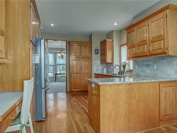 5th image of 13737 Pembroke Cir
