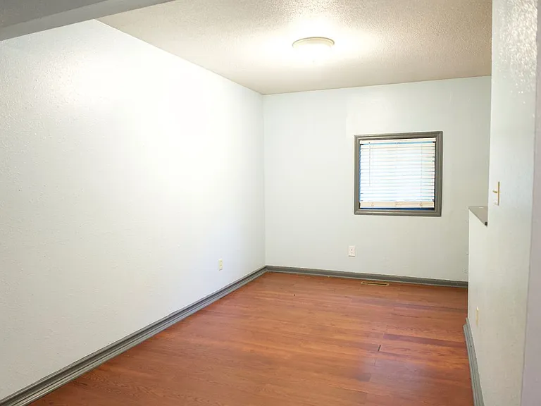 1504 N 75th Dr — Photo 5