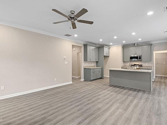 4th image of 2418 Hanson Ave