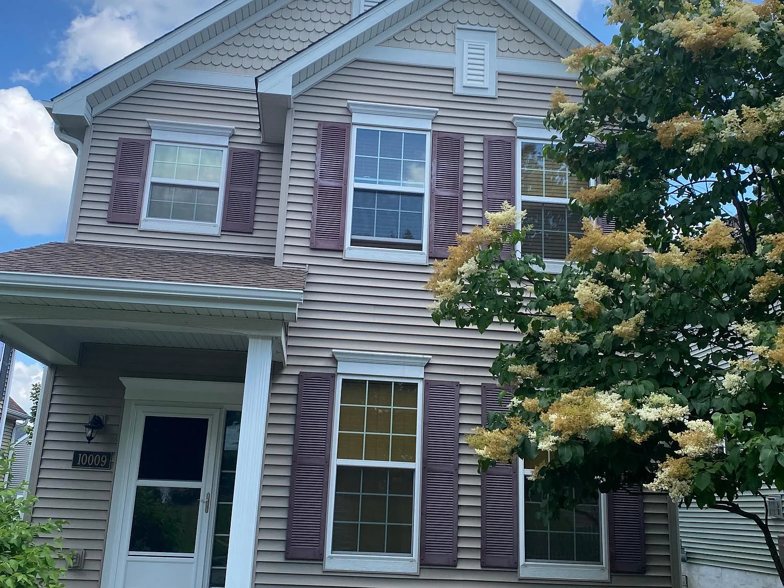 4 bed, 3.5 bath, 2291 sqft, $2,999 — Photo 2
