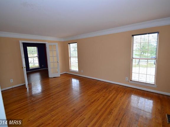3rd image of 3012 Silver Lake Ct