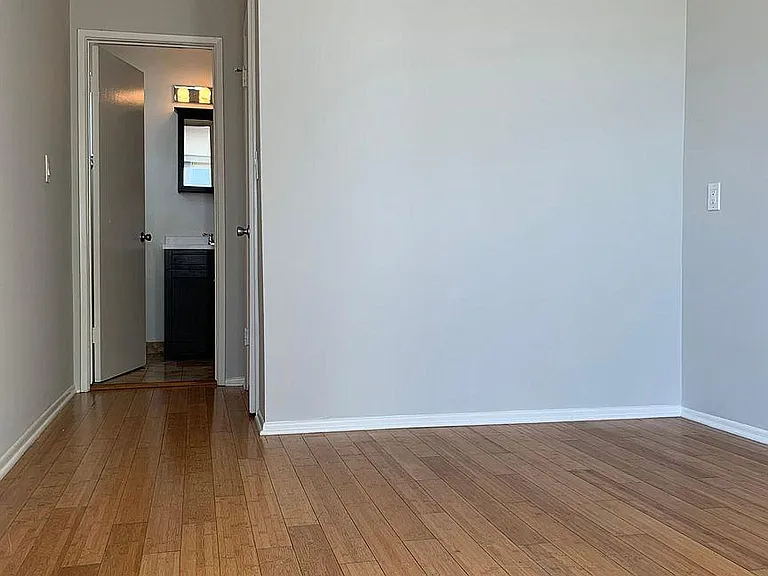 702 Manhattan Beach Blvd #J — Photo 8