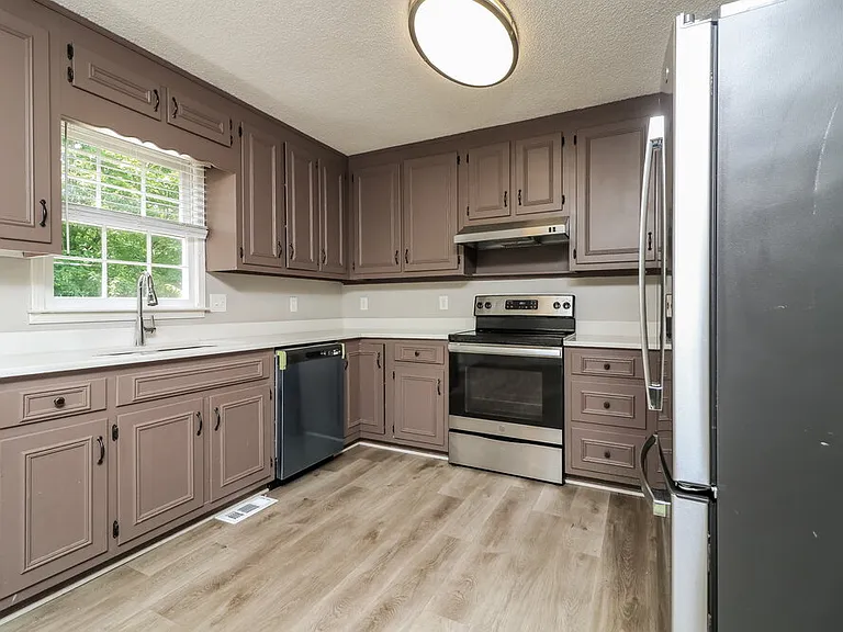 2981 Sutton Dr SW — Photo 13