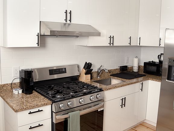 3rd image of 451 Clarendon St Floor 2