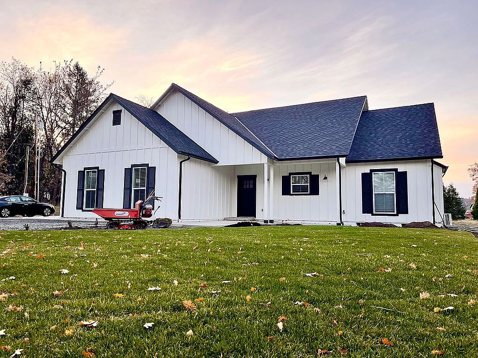 2nd image of 3026 Charlotte Ln