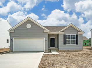 185 Chestnut Commons Dr, Commercial Point, OH 43116
