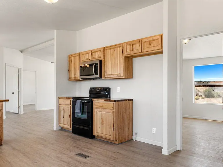 24175 N Los Angeles St — Photo 8