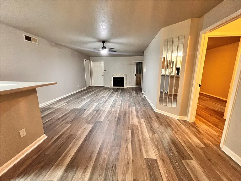 10661 Braes Bend Dr — Photo 2