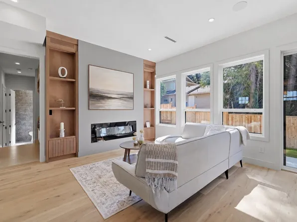 5241 Cambridge Ct, Delta, BC V4M 3Z1