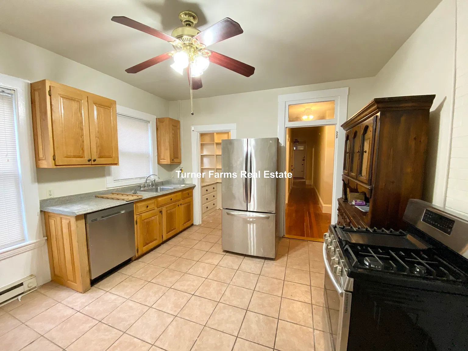 3 bed, 9999 sqft, $4,700 — Photo 3