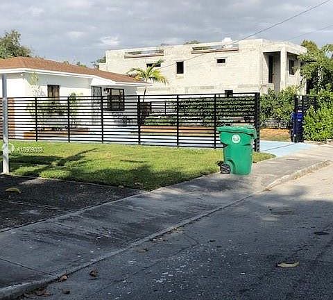 Other new construction on Carter Street in the same block