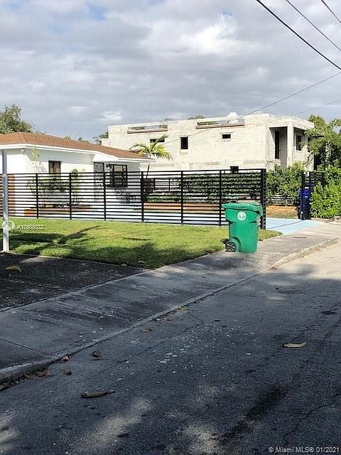 Other new construction on Carter Street in the same block