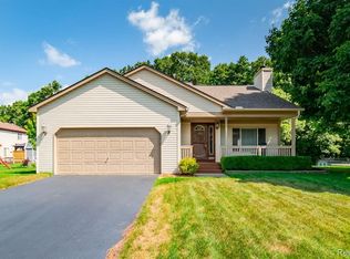 2092 Somerville Dr, Oxford, MI 48371