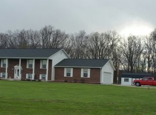 5729 E 900th Ave, Altamont, IL 62411