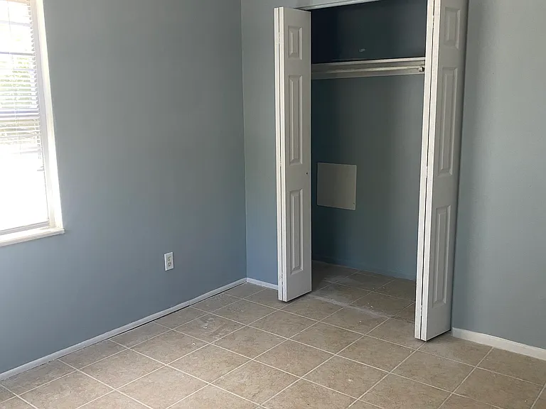 656 Williamsburg Dr #1 — Photo 7