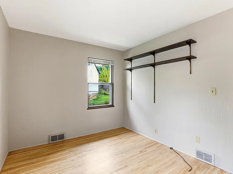 1276 Bradley St — Photo 8