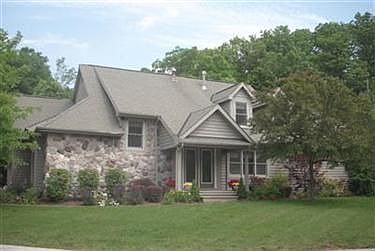 1st image of 10 Riverview Ct