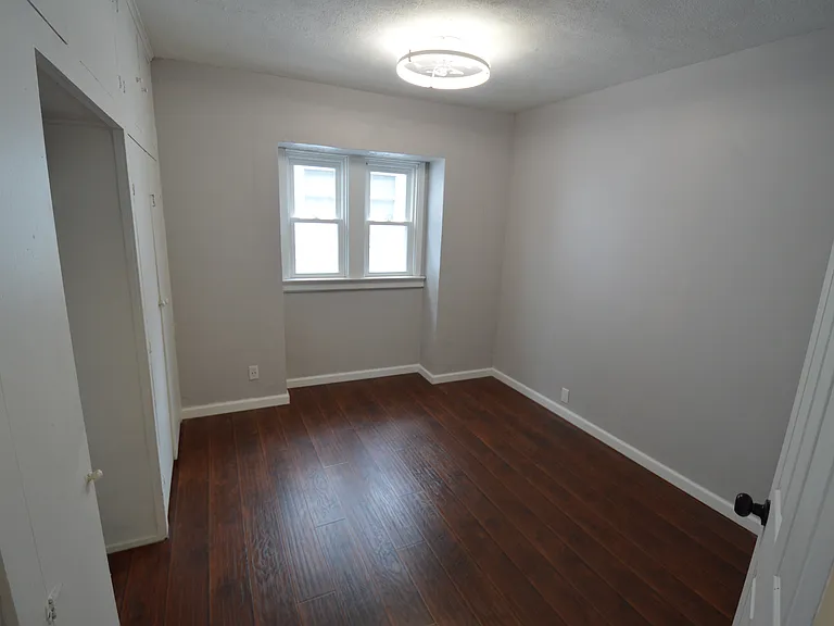 332 Sheldon St — Photo 17