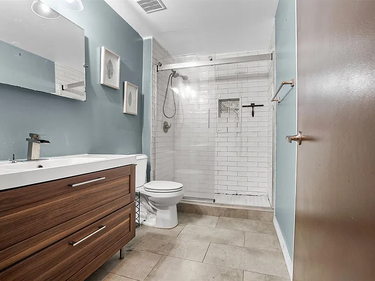 471 NE 25th St #503 — Photo 17