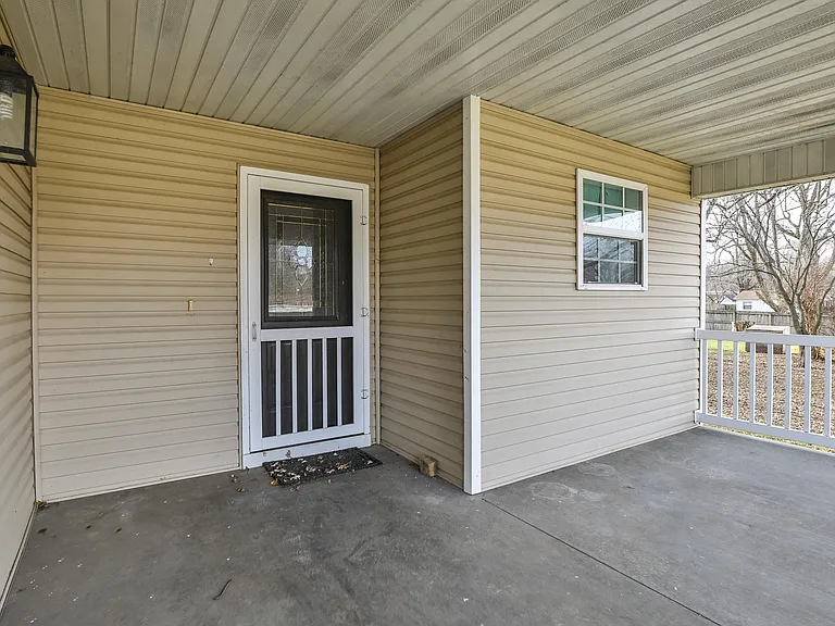 314 W Olive St — Photo 6