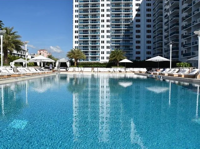 2301 Collins Ave #1507 — Photo 14