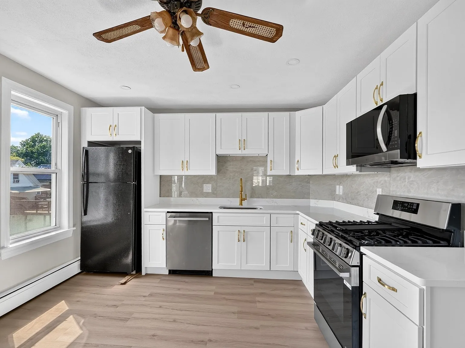 4 bed, 2.0 bath, 1308 sqft, $3,400 — Photo 2