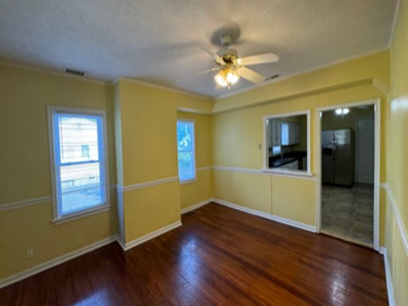 4th image of 427 E Lincoln Ave