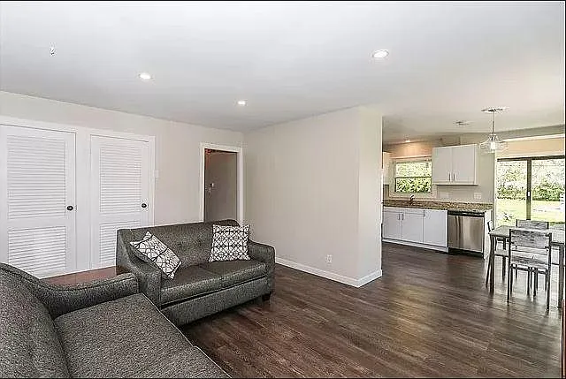 1149 Aberdeen Ln — Photo 10