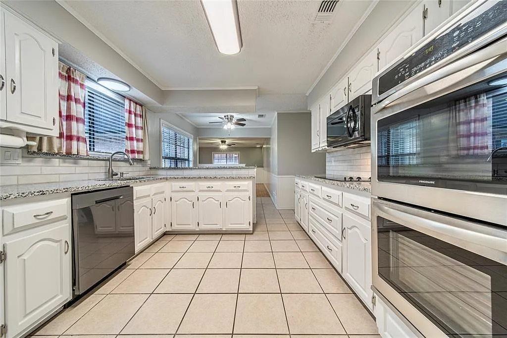 3 bed, 2075 sqft, $3,000 — Photo 3