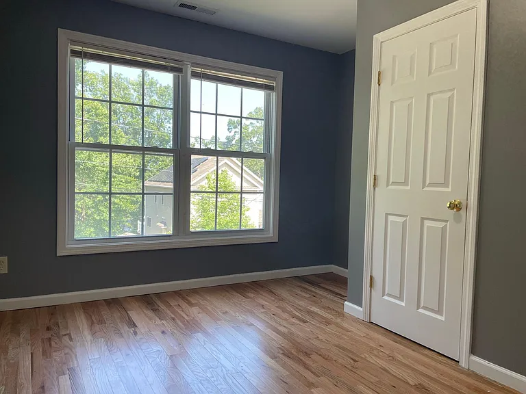 765 Hart St — Photo 22