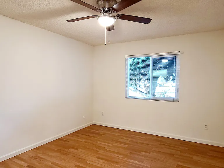1327 Grand Ave — Photo 7
