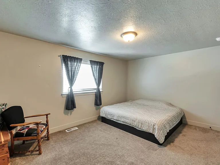 154 N 1325 W — Photo 8