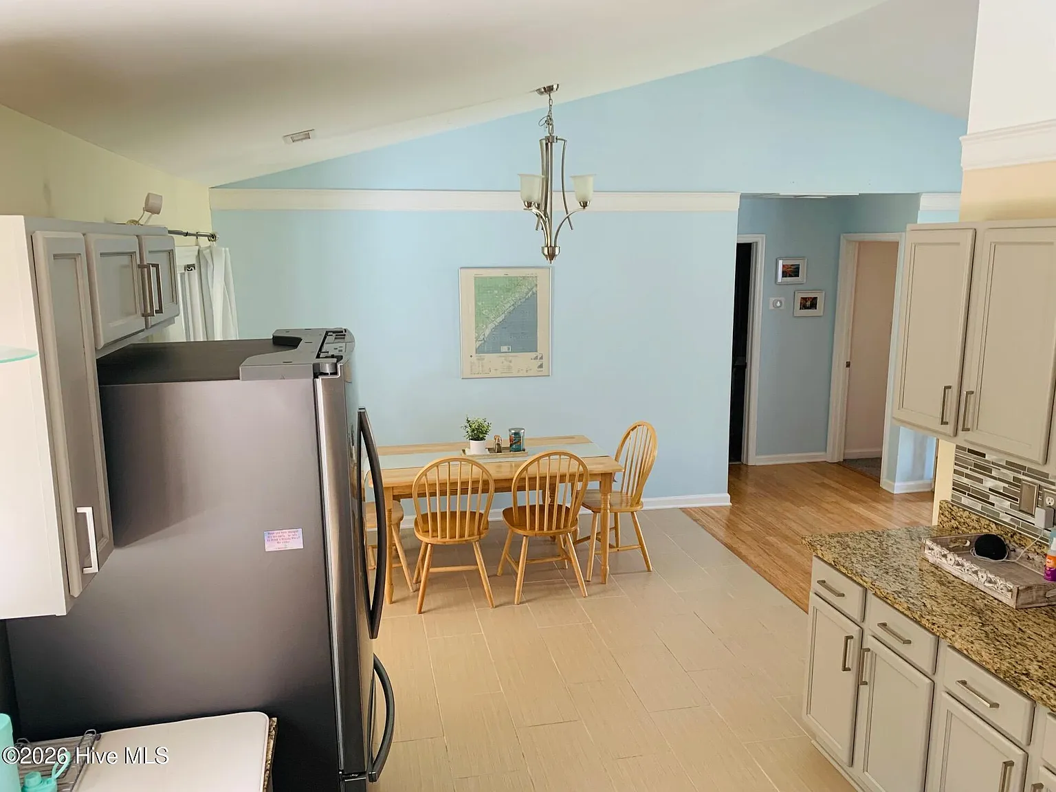 3 bed, 2.0 bath, 1353 sqft, $2,350 — Photo 4