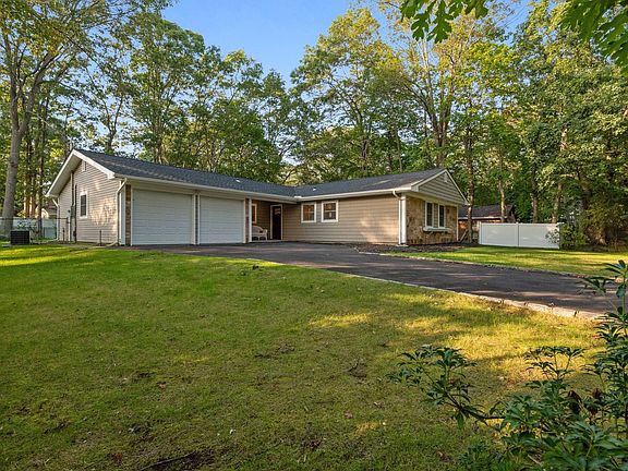 2nd image of 28 Blackwell Ln