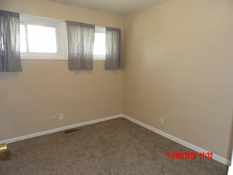 810 W Lincoln St — Photo 16