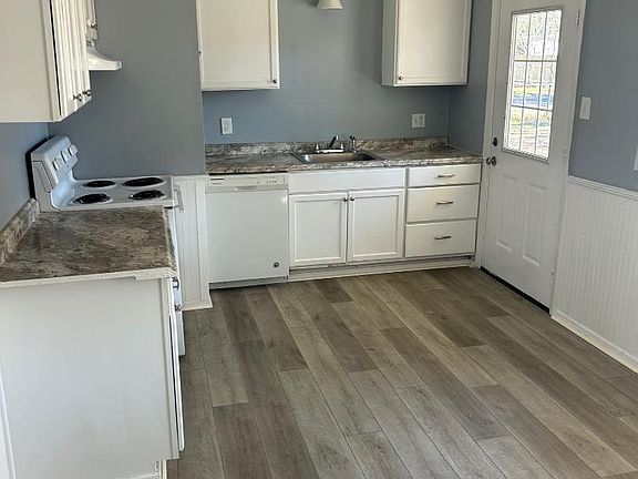 2nd image of 909 Alverado Dr