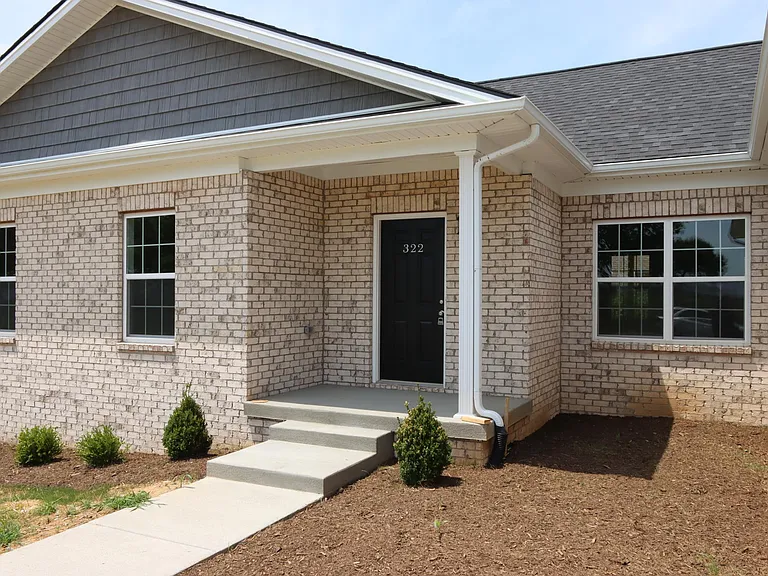 322 Briarwood Ln — Photo 3