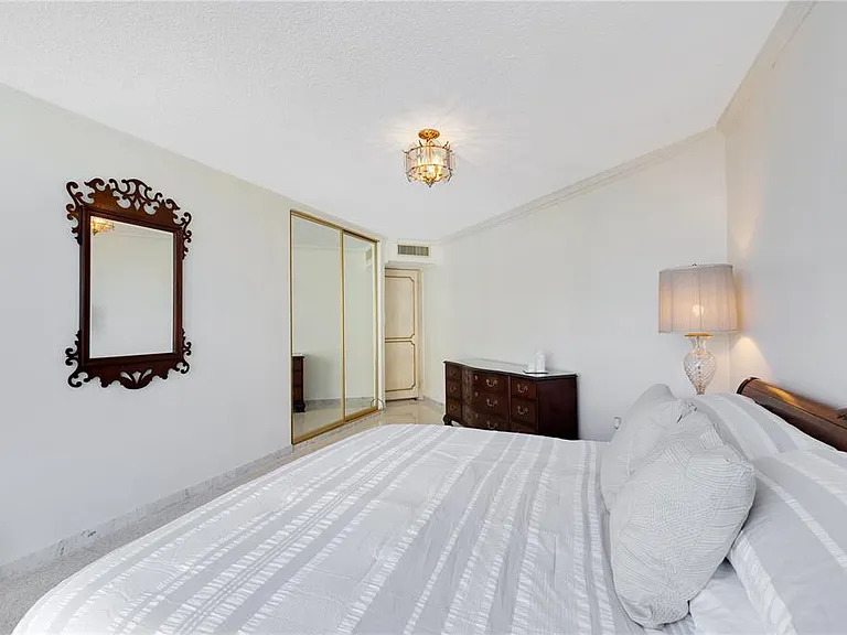 800 Ashford #6-B — Photo 17