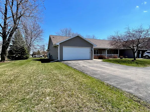 3100 Elk Ridge Dr, Oshkosh, WI 54904