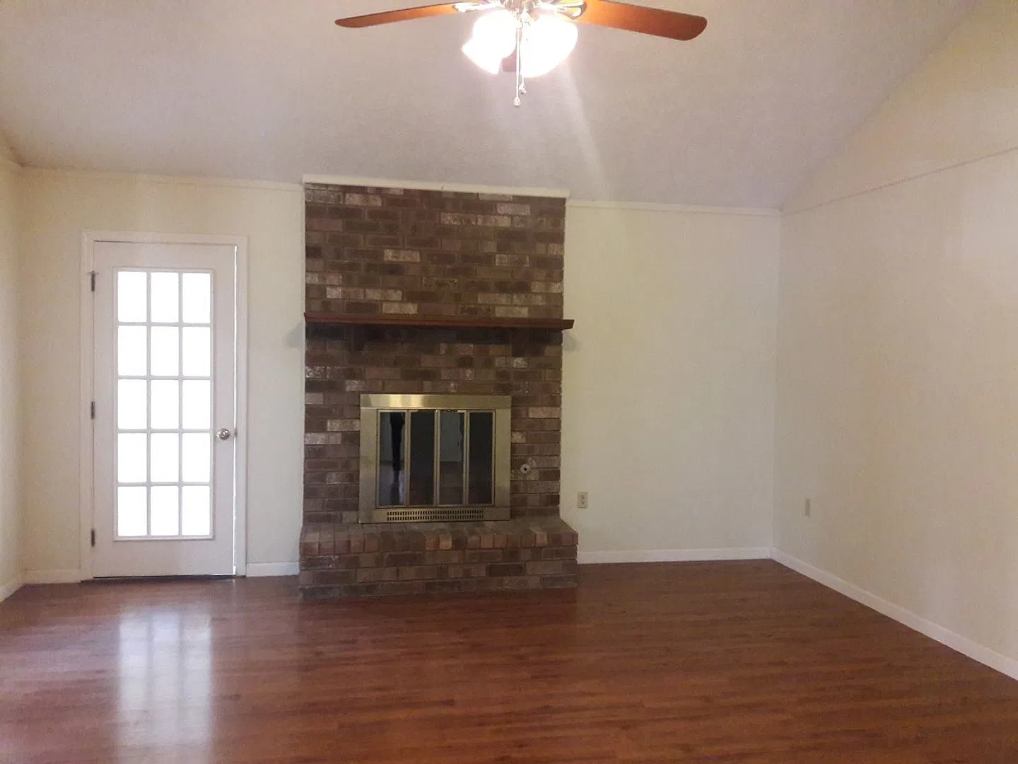 512 Stuart Court — Photo 3