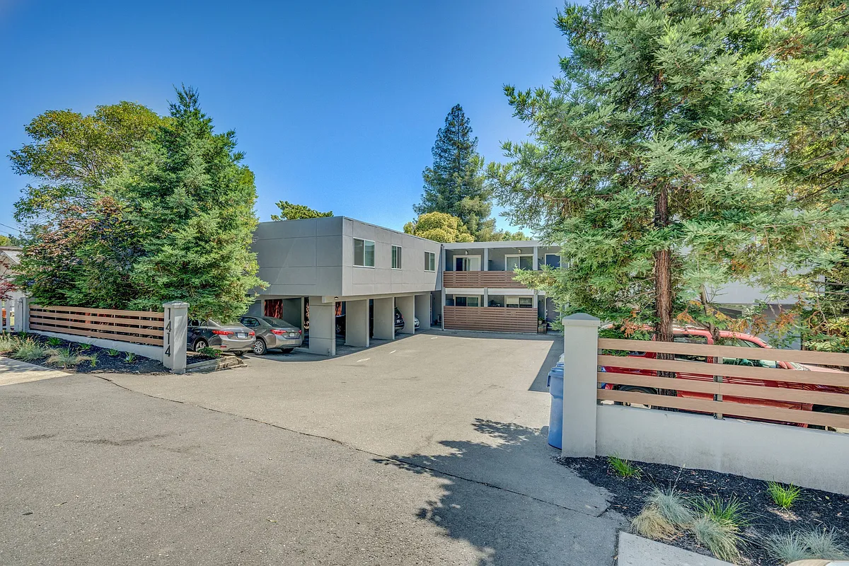 Exterior - 1414 Oakland Blvd