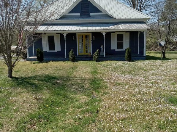 710 S Scott St, Scottsboro, AL 35768