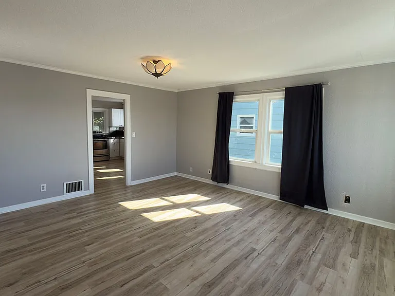 627 W Marine Dr — Photo 8