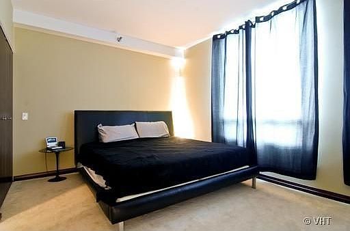 5th image of 33 W Ontario St APT 38ES