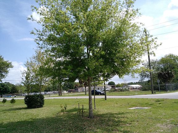 3rd image of 3820 Lake Dr