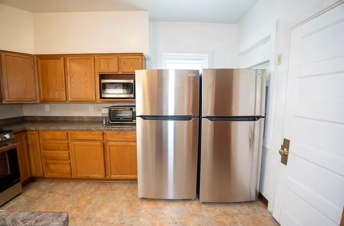 6 bed, 2.0 bath, $6,090 — Photo 4