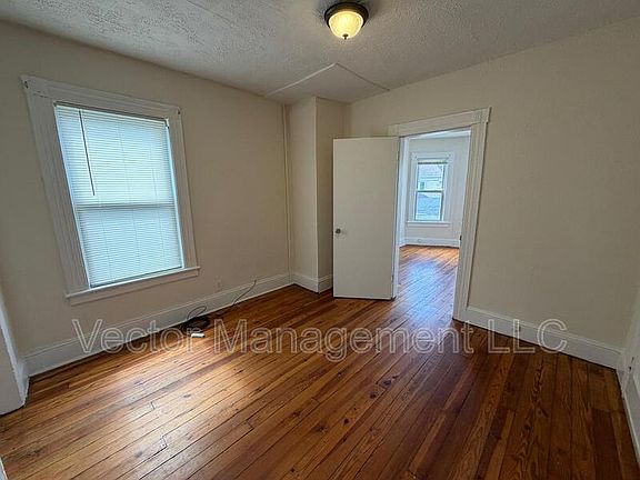 3rd image of 116 Rennell St