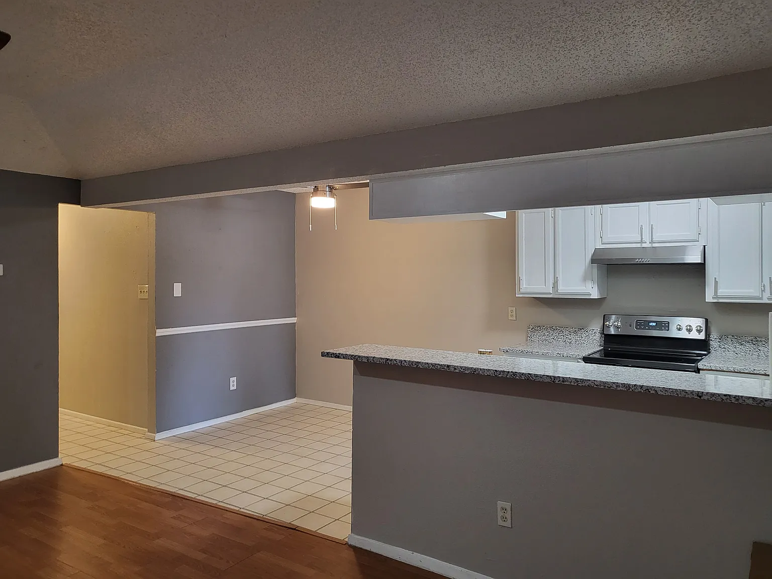 3 bed, 1350 sqft, $1,900 — Photo 4