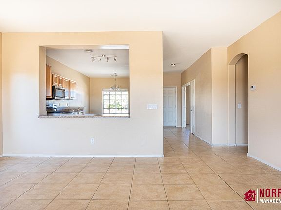 4th image of 1605 E Chaparral Dr