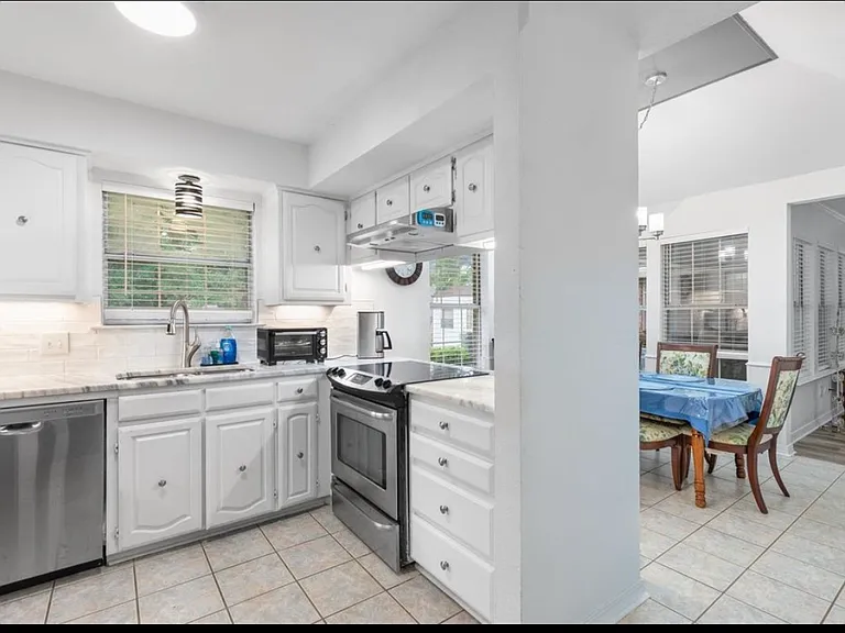 1132 Kensington Ct — Photo 9
